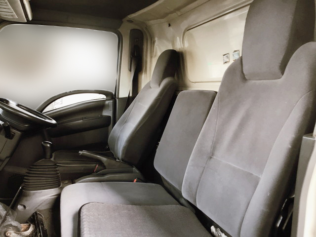 いすゞエルフ冷凍車（冷蔵車）小型（2t・3t）[写真23]