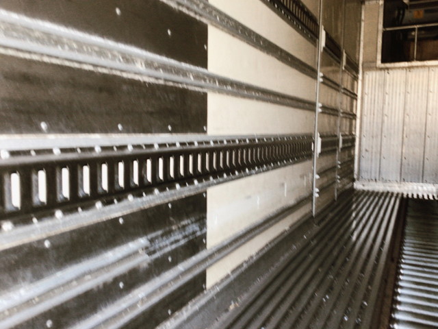 いすゞエルフ冷凍車（冷蔵車）小型（2t・3t）[写真08]