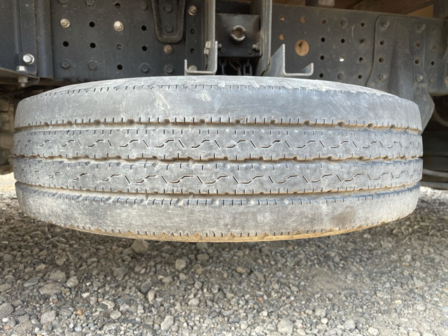 三菱ふそうキャンター平ボディ小型（2t・3t）[写真13]