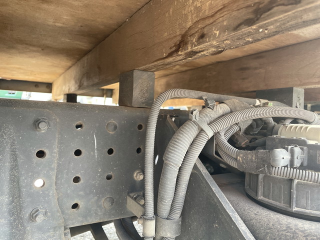 三菱ふそうキャンター平ボディ小型（2t・3t）[写真14]