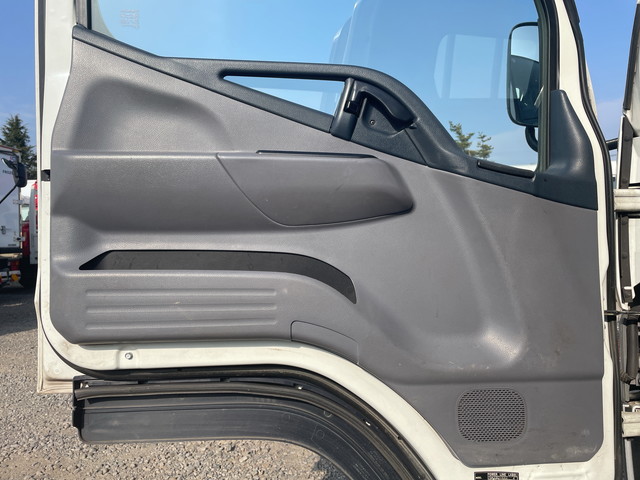 三菱ふそうキャンター平ボディ小型（2t・3t）[写真22]