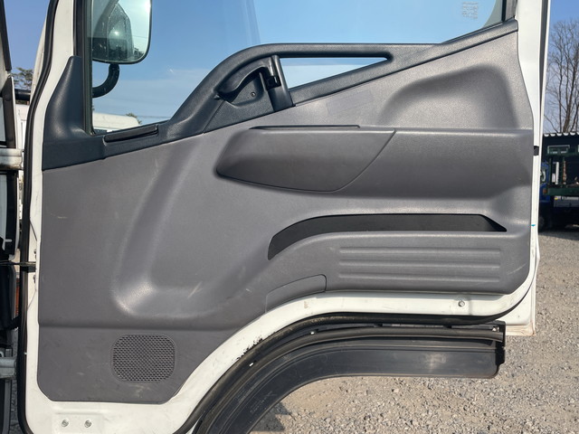 三菱ふそうキャンター平ボディ小型（2t・3t）[写真23]