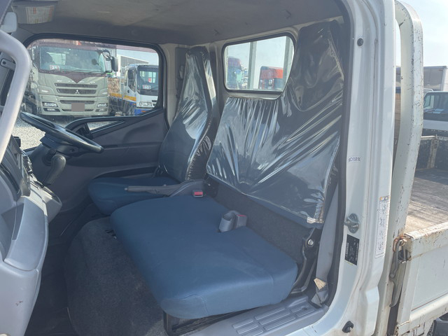 三菱ふそうキャンター平ボディ小型（2t・3t）[写真24]