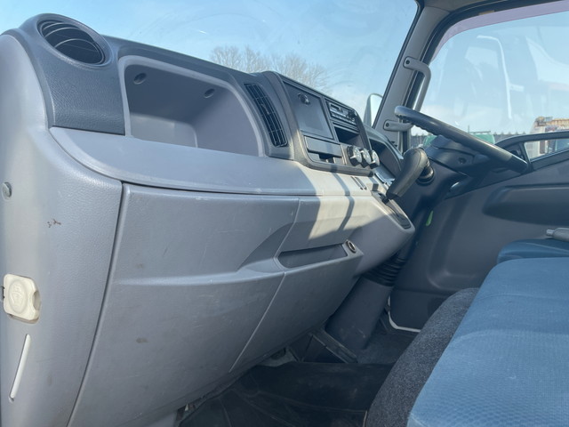 三菱ふそうキャンター平ボディ小型（2t・3t）[写真27]