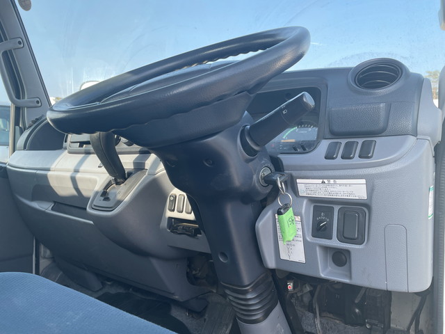 三菱ふそうキャンター平ボディ小型（2t・3t）[写真28]