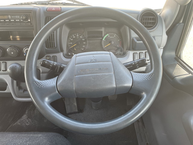 三菱ふそうキャンター平ボディ小型（2t・3t）[写真33]