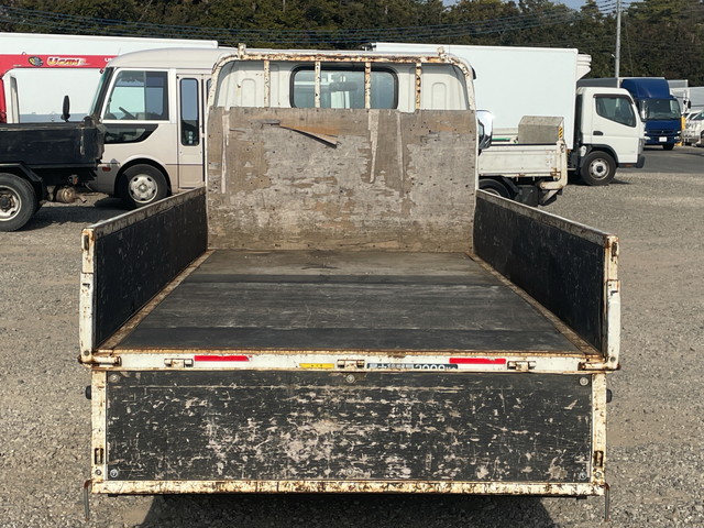 三菱ふそうキャンター平ボディ小型（2t・3t）[写真09]