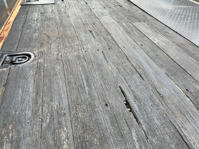 いすゞフォワードクレーン3段中型（4t）[写真37]