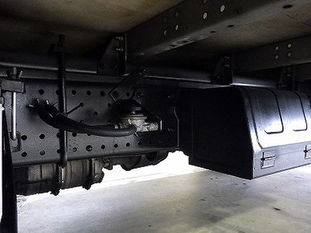 いすゞエルフアルミバン小型（2t・3t）[写真17]