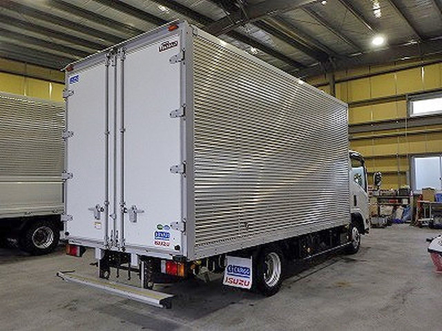 いすゞエルフアルミバン小型（2t・3t）[写真02]