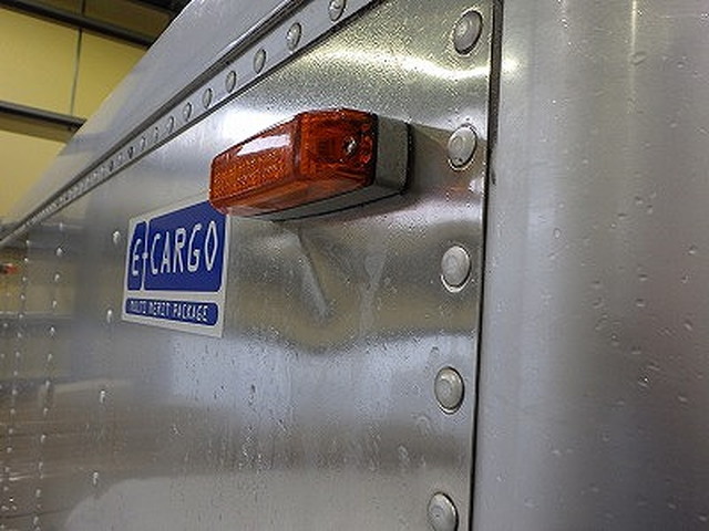 いすゞエルフアルミバン小型（2t・3t）[写真23]