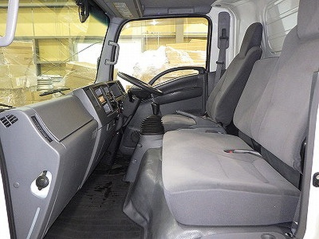 いすゞエルフアルミバン小型（2t・3t）[写真08]