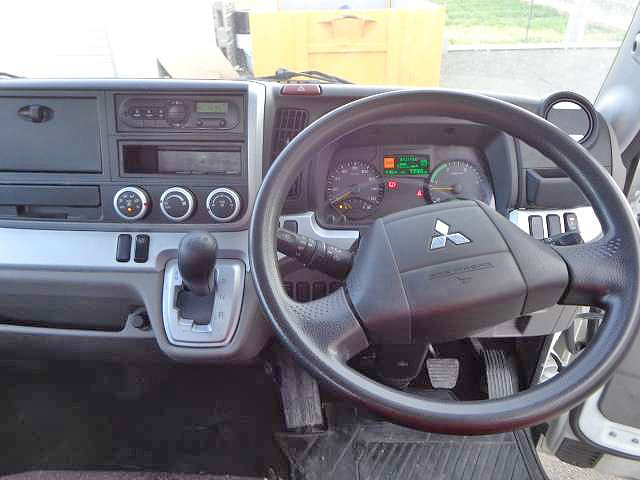 三菱ふそうキャンター平ボディ小型（2t・3t）[写真11]