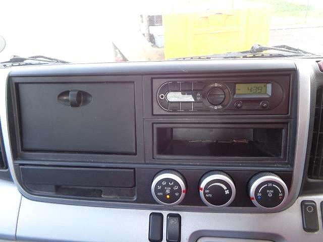 三菱ふそうキャンター平ボディ小型（2t・3t）[写真13]