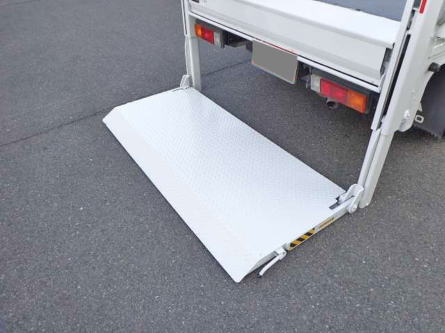 三菱ふそうキャンター平ボディ小型（2t・3t）[写真08]