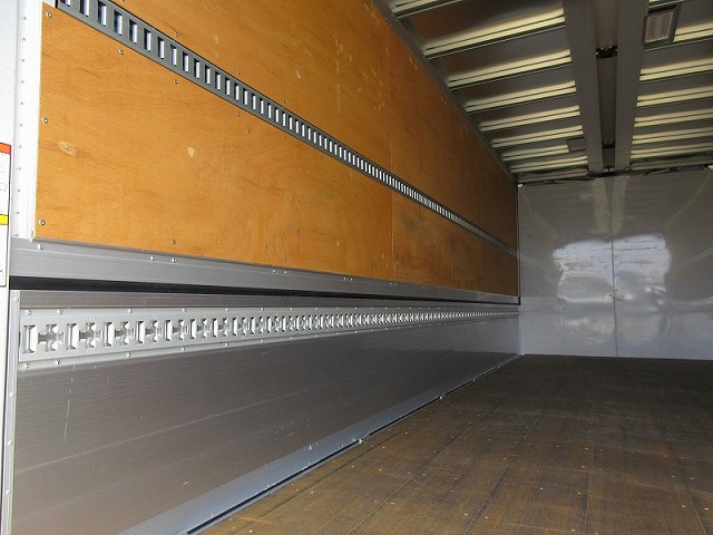 日野レンジャーアルミウイング中型（4t）[写真05]