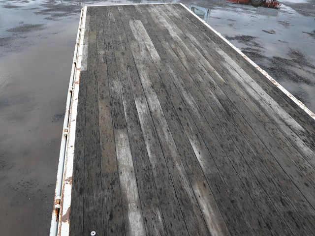 いすゞフォワード平ボディ中型（4t）[写真12]