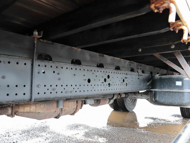 いすゞフォワード平ボディ中型（4t）[写真17]