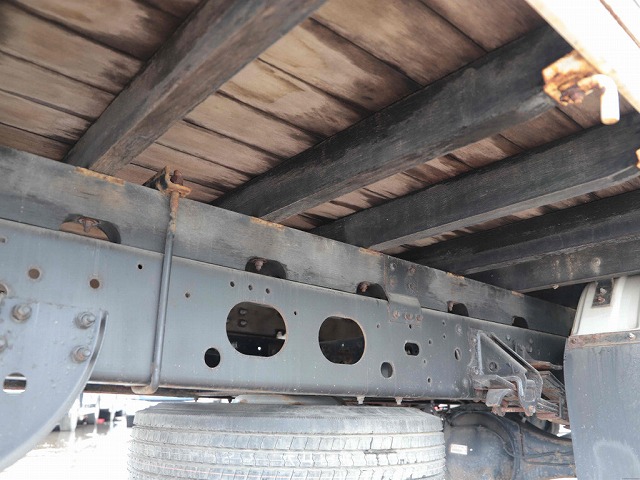 いすゞフォワード平ボディ中型（4t）[写真19]