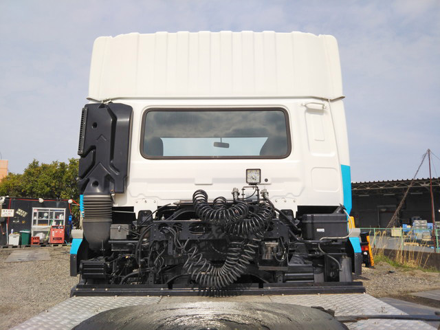 UDトラックスクオントレーラーヘッド（トラクターヘッド）大型（10t）[写真10]