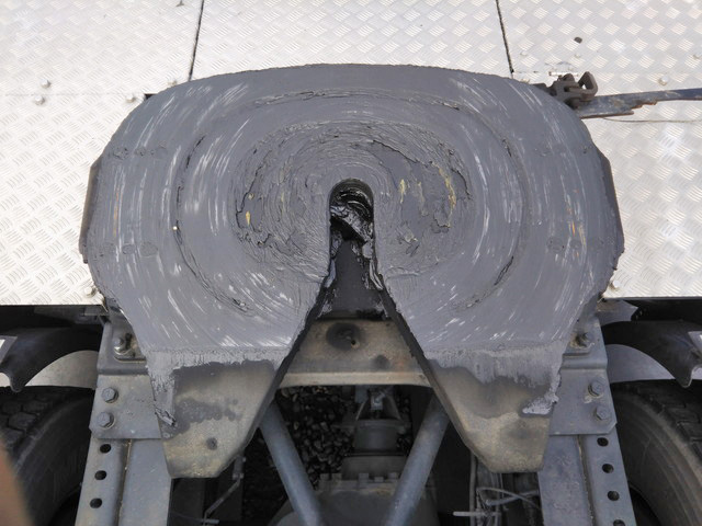 UDトラックスクオントレーラーヘッド（トラクターヘッド）大型（10t）[写真11]