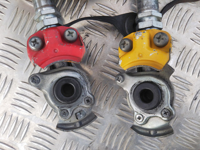 UDトラックスクオントレーラーヘッド（トラクターヘッド）大型（10t）[写真13]