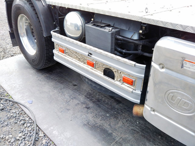 UDトラックスクオントレーラーヘッド（トラクターヘッド）大型（10t）[写真15]