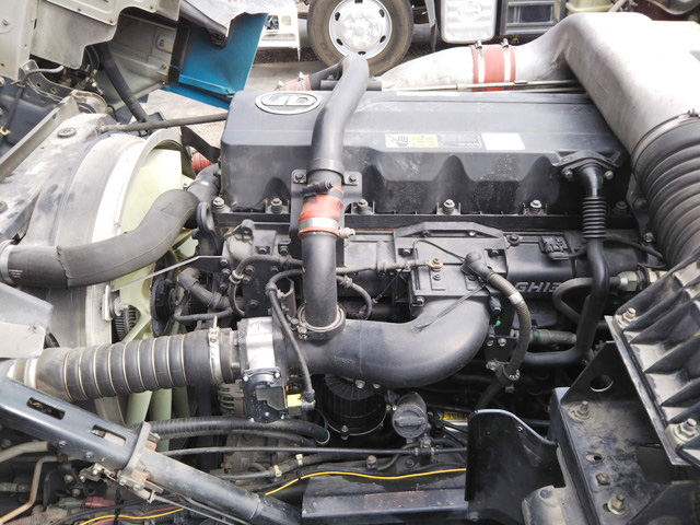 UDトラックスクオントレーラーヘッド（トラクターヘッド）大型（10t）[写真25]