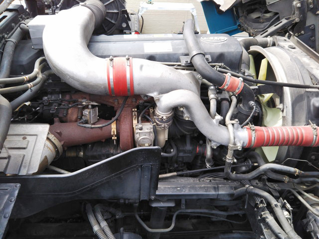 UDトラックスクオントレーラーヘッド（トラクターヘッド）大型（10t）[写真26]