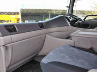 UDトラックスクオントレーラーヘッド（トラクターヘッド）大型（10t）[写真31]