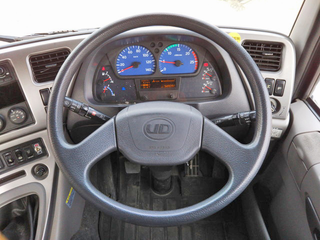 UDトラックスクオントレーラーヘッド（トラクターヘッド）大型（10t）[写真32]