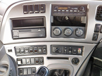 UDトラックスクオントレーラーヘッド（トラクターヘッド）大型（10t）[写真34]