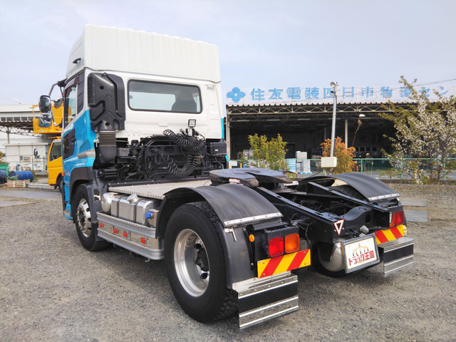 UDトラックスクオントレーラーヘッド（トラクターヘッド）大型（10t）[写真04]