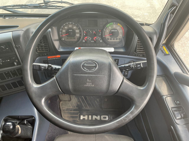 日野プロフィアセルフクレーン4段大型（10t）[写真35]