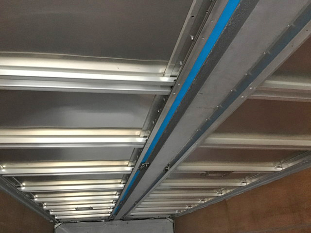 いすゞフォワードアルミウイング中型（4t）[写真04]