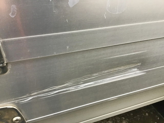 いすゞフォワードアルミウイング中型（4t）[写真06]