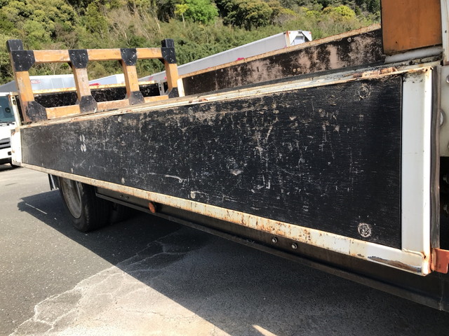 三菱ふそうキャンター平ボディ小型（2t・3t）[写真12]