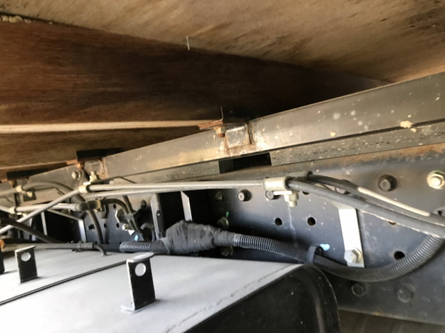 三菱ふそうキャンター平ボディ小型（2t・3t）[写真17]