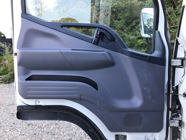 三菱ふそうキャンター平ボディ小型（2t・3t）[写真24]