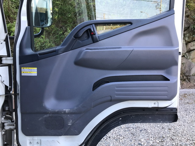 三菱ふそうキャンター平ボディ小型（2t・3t）[写真25]