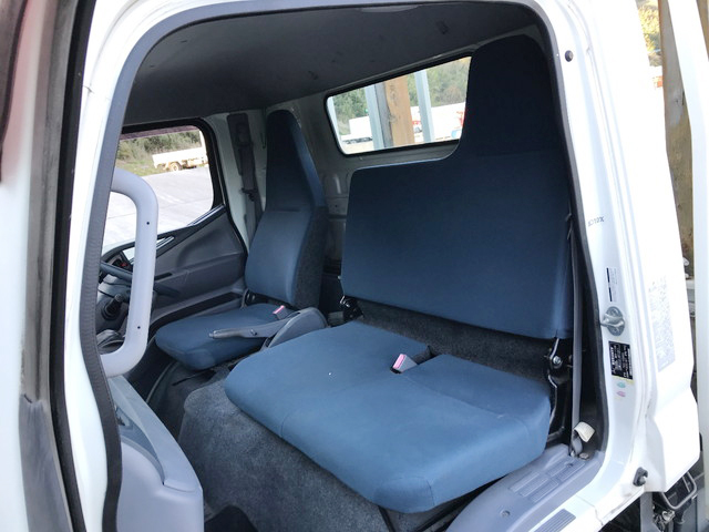 三菱ふそうキャンター平ボディ小型（2t・3t）[写真26]