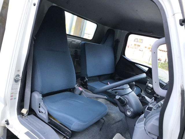 三菱ふそうキャンター平ボディ小型（2t・3t）[写真27]