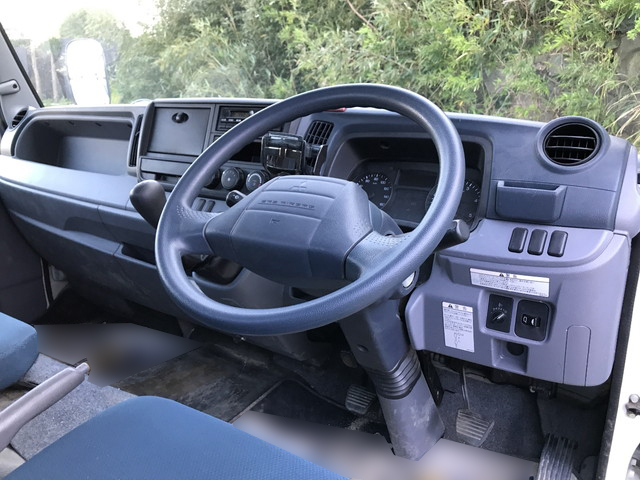 三菱ふそうキャンター平ボディ小型（2t・3t）[写真30]