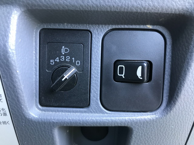 三菱ふそうキャンター平ボディ小型（2t・3t）[写真34]