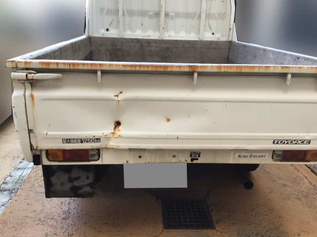 トヨタトヨエースダブルキャブ（Wキャブ）小型（2t・3t）[写真07]