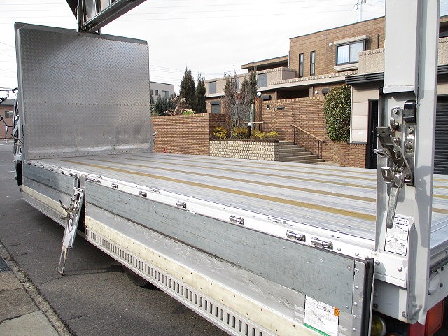 三菱ふそうファイターアルミウイング中型（4t）[写真11]