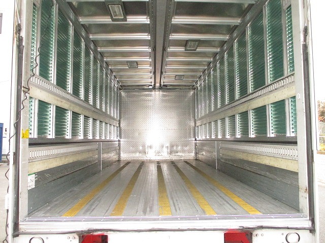 三菱ふそうファイターアルミウイング中型（4t）[写真14]