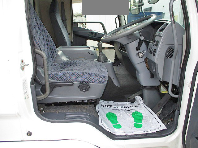 三菱ふそうファイターアルミウイング中型（4t）[写真19]