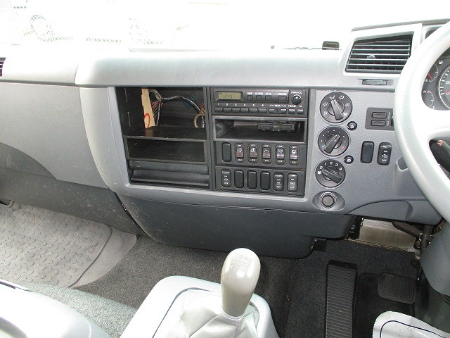 三菱ふそうファイターアルミウイング中型（4t）[写真29]