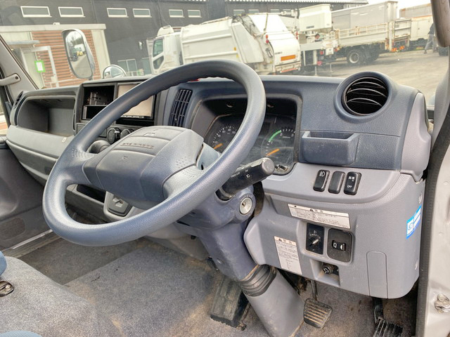 三菱ふそうキャンターアルミウイング小型（2t・3t）[写真35]